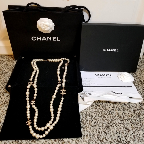 CHANEL Jewelry - HOSTPICK,!!!!! Chanel Pearls &6 Cc Charms necklace